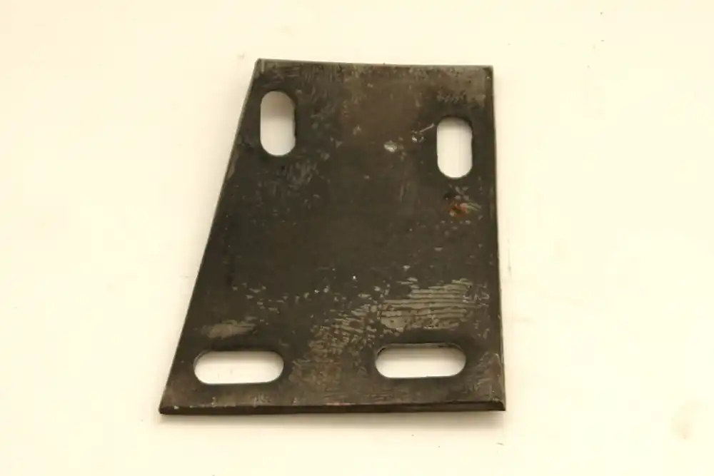 Zlevněný Držák zahrnovače pravý