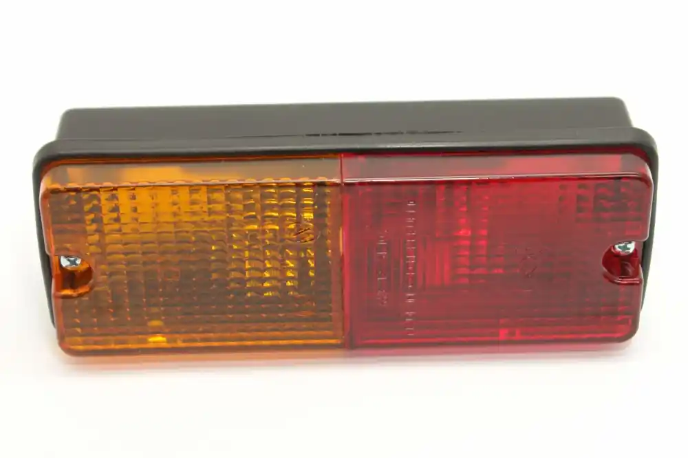 SK0006950-CZ20260306-083332-0-1772757212-size5-17574579018826-175 67115711 / 67115712 Svítilna zadni obdélníková pravá - plast Nová Kolekce