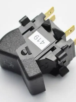 SK0007046-CZ20260306-083332-0-1772757212-size5-17615565066365-175 935809 Vypínač obrysových světel Značkový