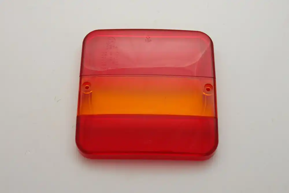 SK0007933-CZ20260306-083332-0-1772757212-size5-17600121033738-175 Zetor 53.351.902 / 720218 / 93-3254 Kryt svítilny zadní skupinové Doprava Zdarma